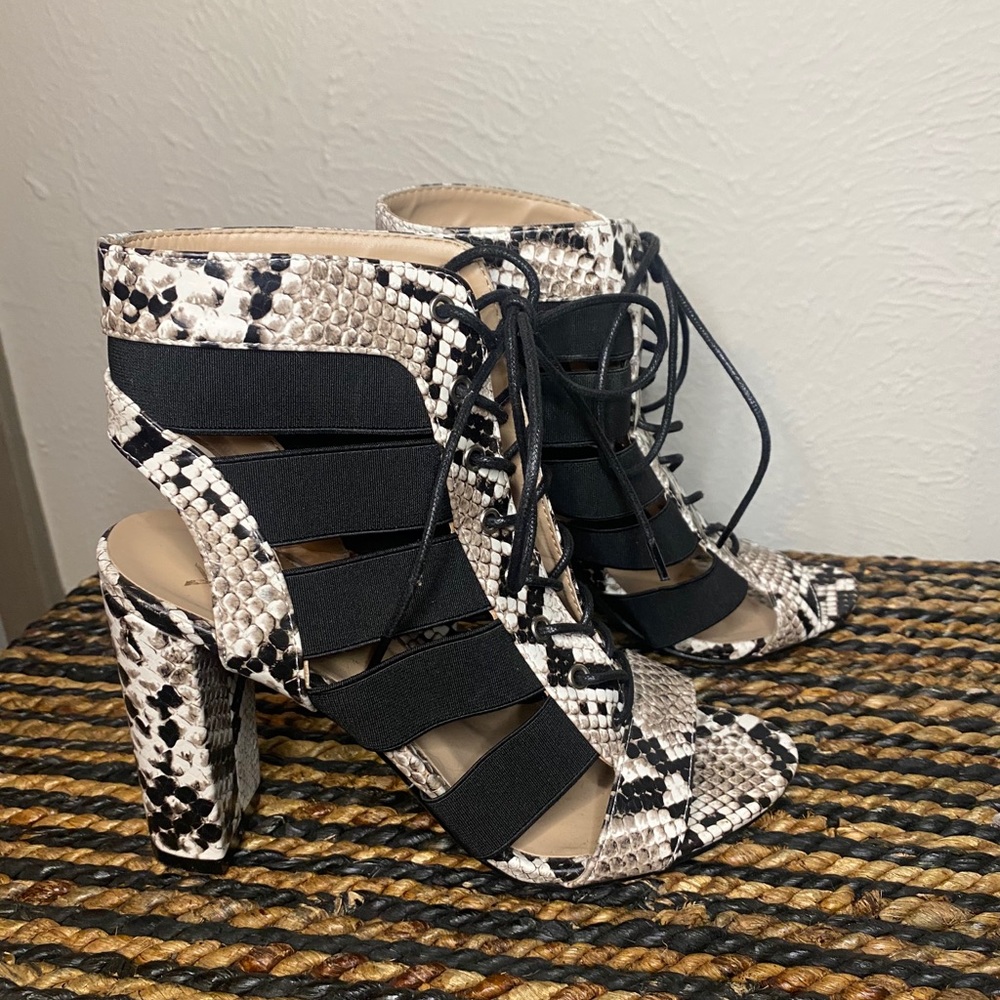 Yoki Women’s Comfort Heel